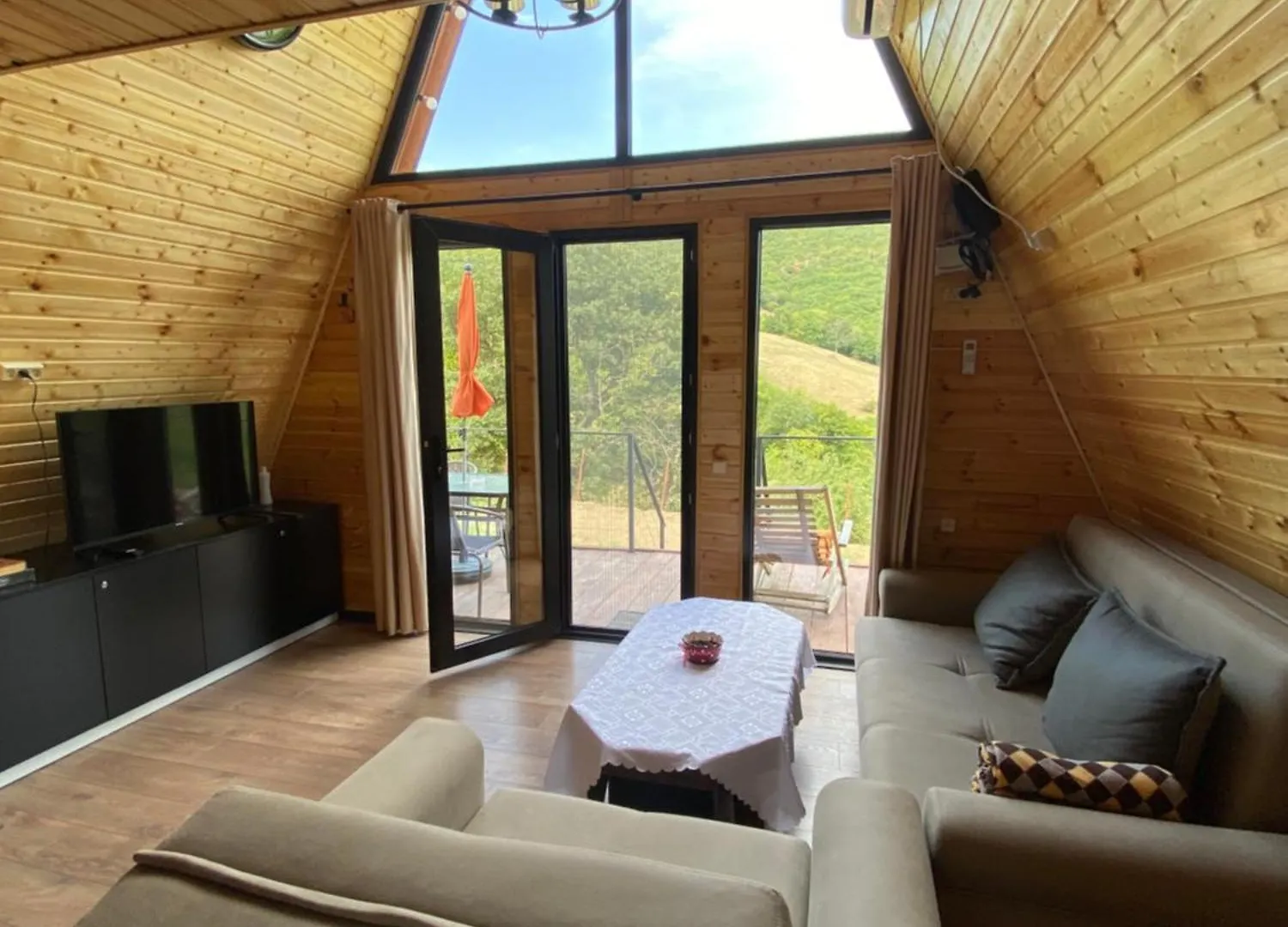 בית נופש הוילה טביליסי Cozy Cabin גאורגיה
